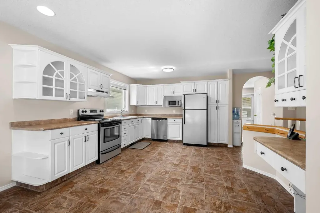 3121 45 Avenue Lloydminster SK S9V 2A7
