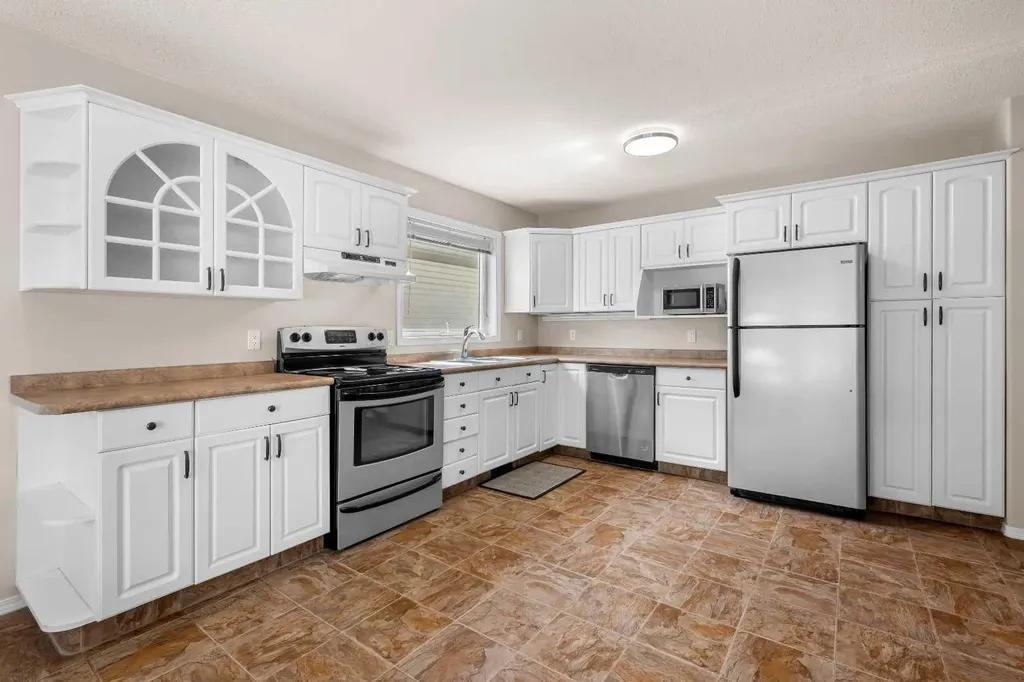 3121 45 Avenue Lloydminster SK S9V 2A7