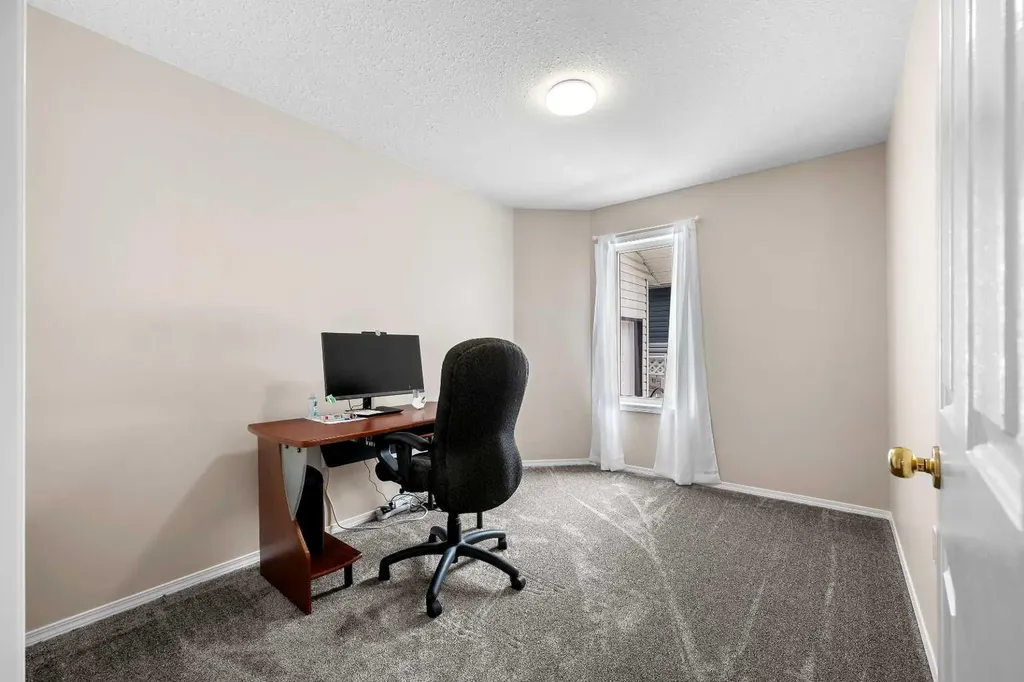 3121 45 Avenue Lloydminster SK S9V 2A7