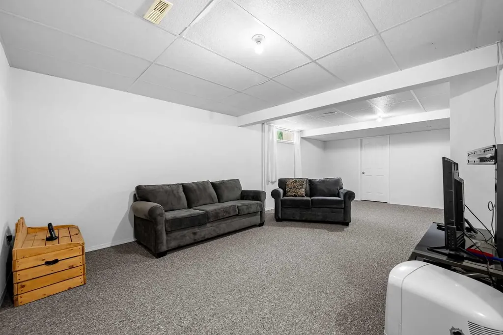 3121 45 Avenue Lloydminster SK S9V 2A7