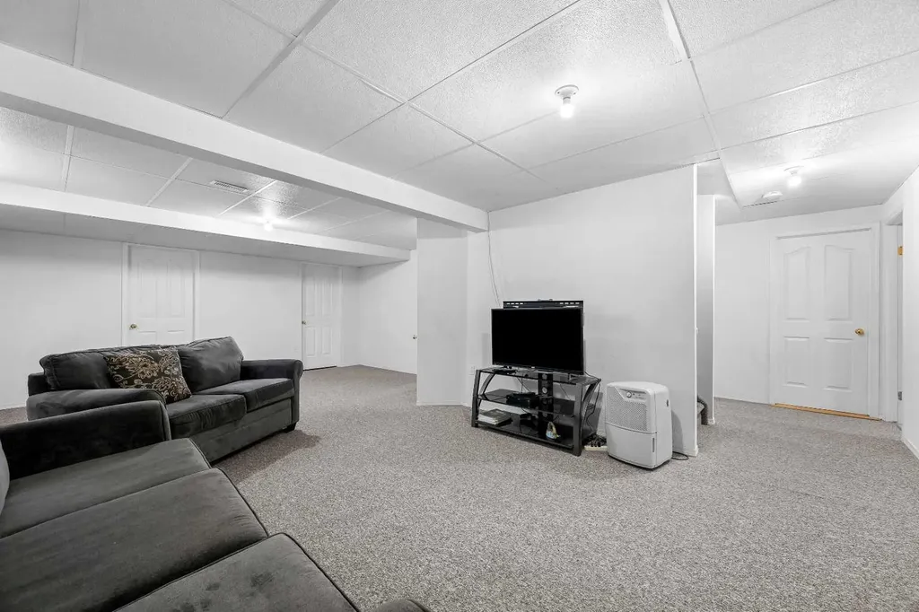 3121 45 Avenue Lloydminster SK S9V 2A7