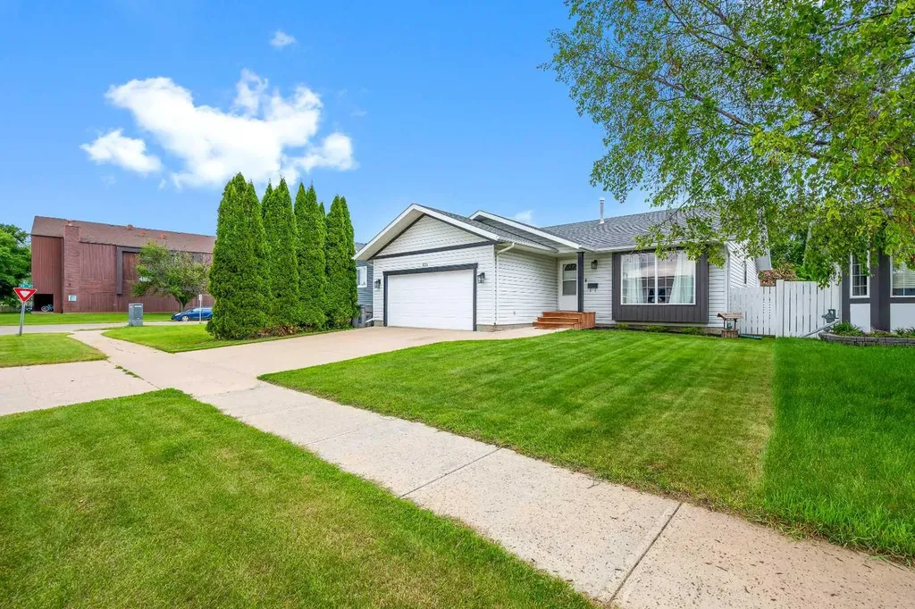 3121 45 Avenue Lloydminster SK S9V 2A7
