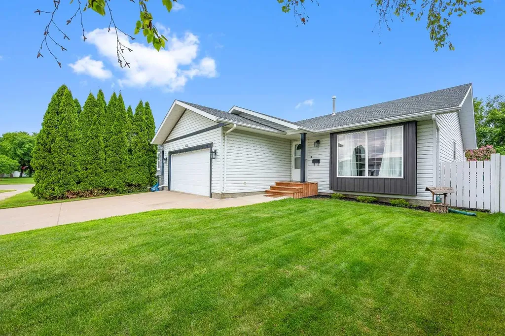 3121 45 Avenue Lloydminster SK S9V 2A7