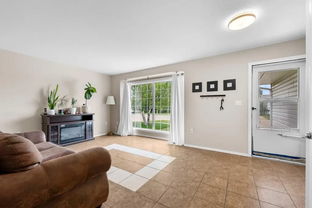 3121 45 Avenue Lloydminster SK S9V 2A7