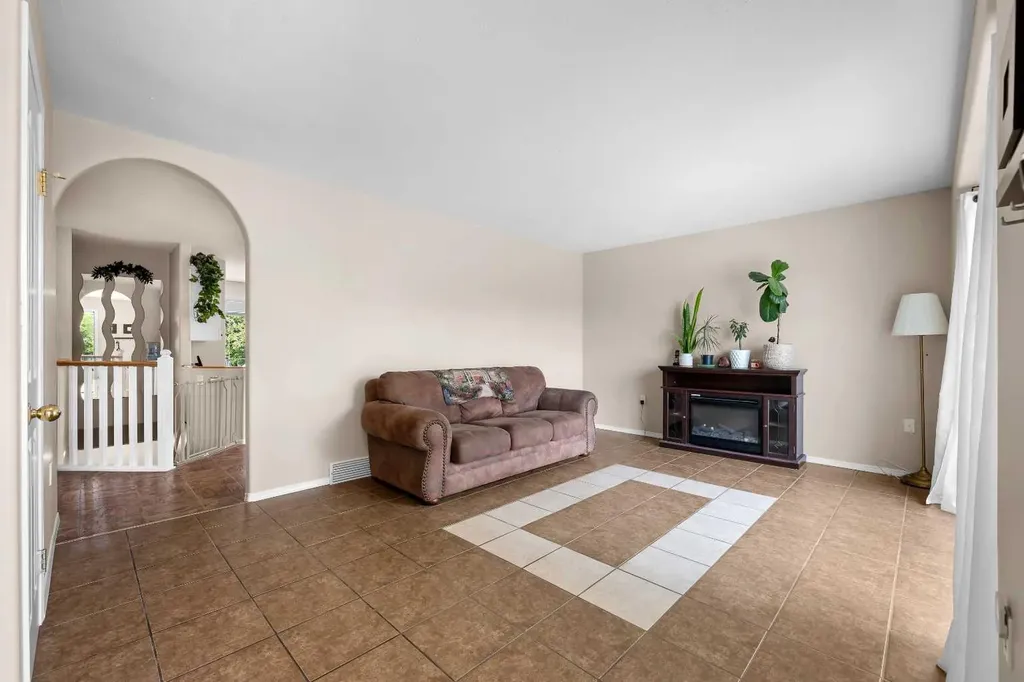3121 45 Avenue Lloydminster SK S9V 2A7