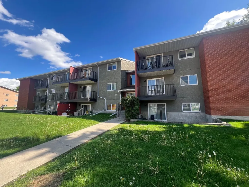 35 Bennett Street Red Deer AB T4R1V3