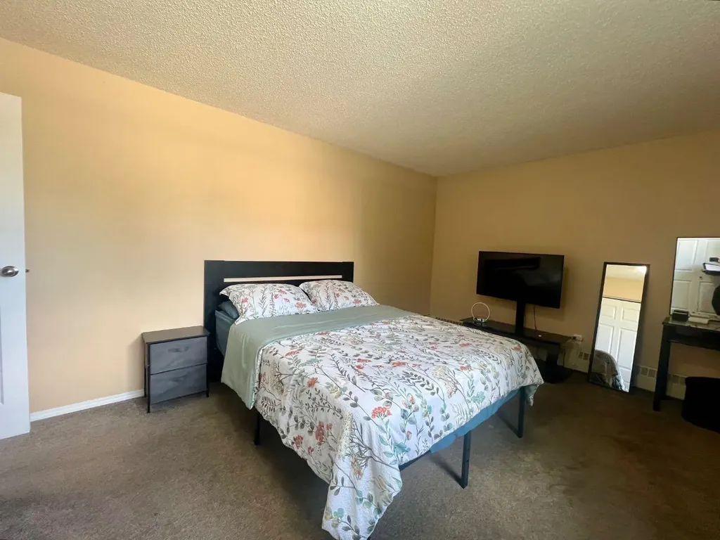 35 Bennett Street Red Deer AB T4R1V3