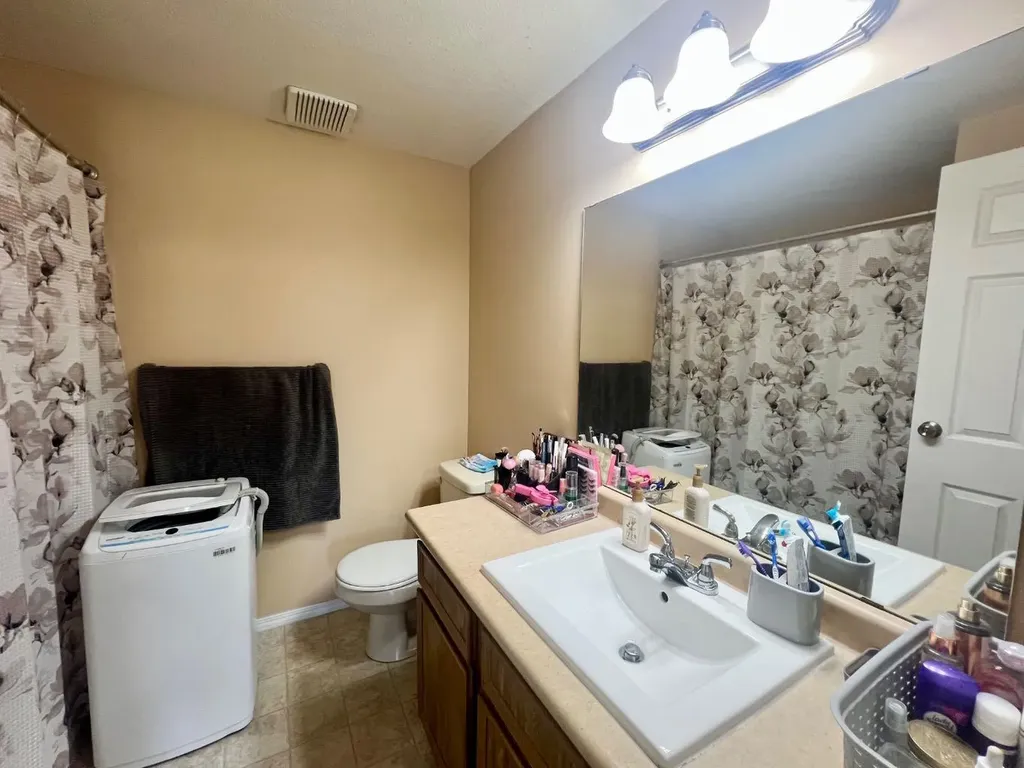 35 Bennett Street Red Deer AB T4R1V3