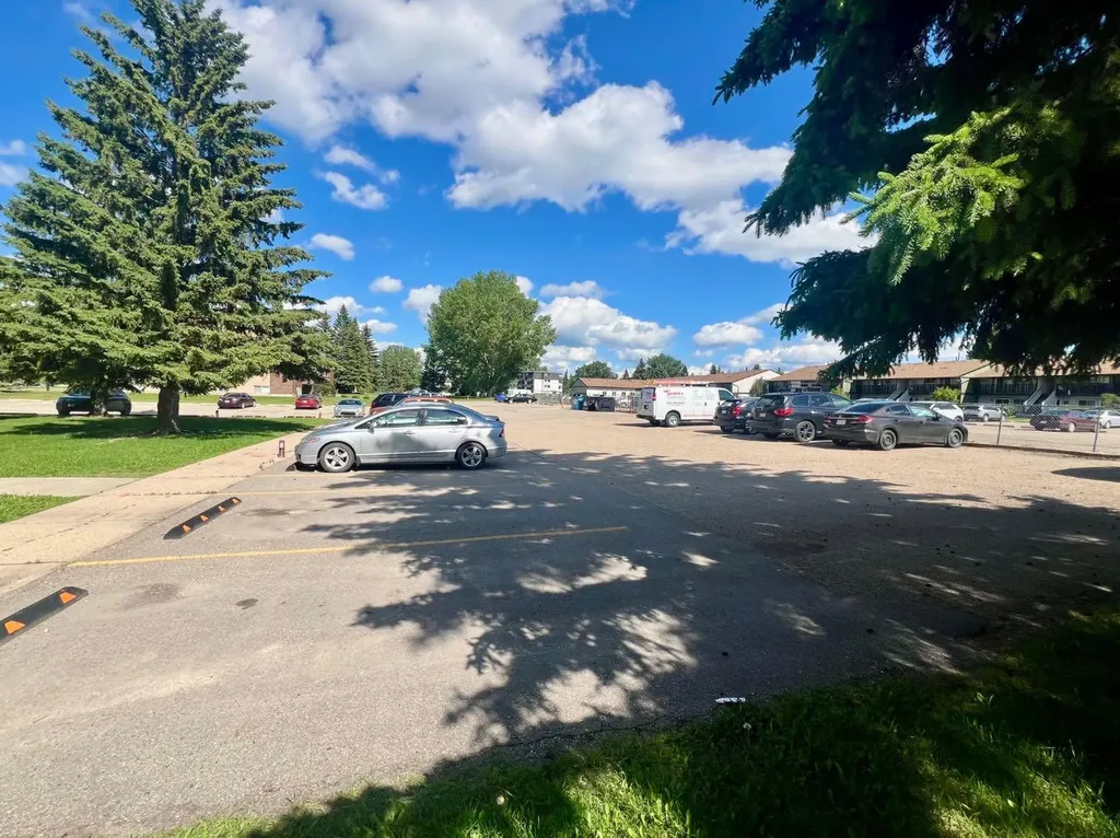 35 Bennett Street Red Deer AB T4R1V3