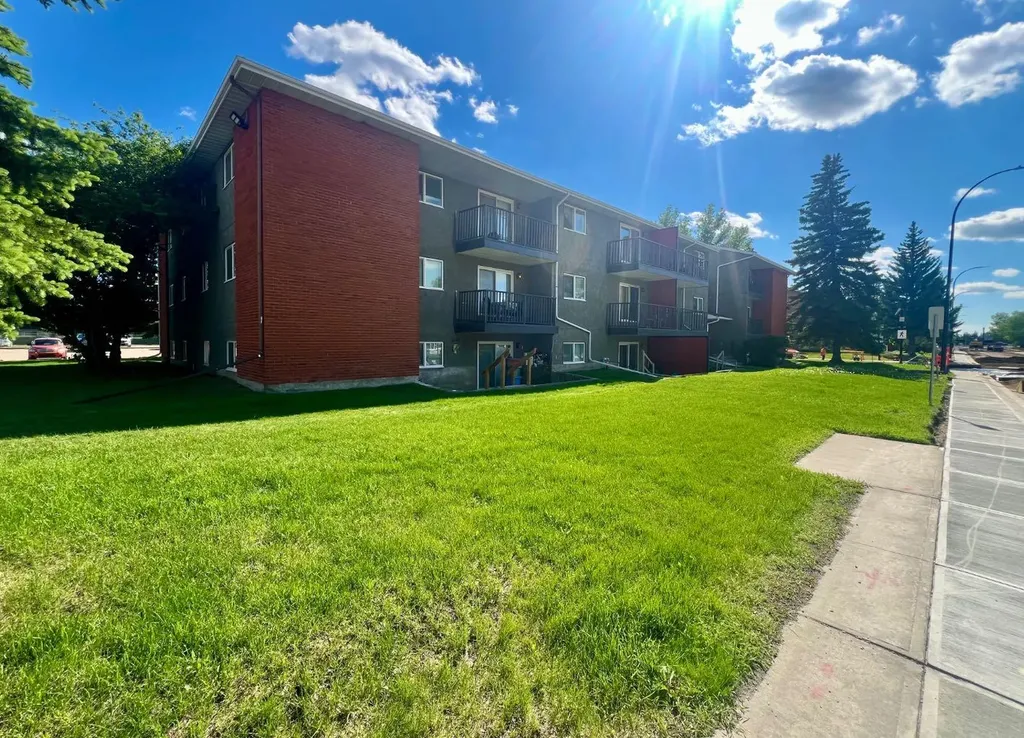 35 Bennett Street Red Deer AB T4R1V3