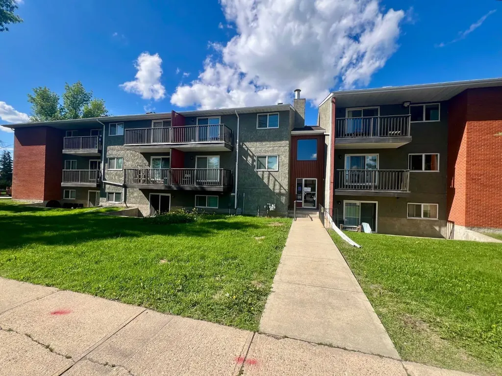 35 Bennett Street Red Deer AB T4R1V3