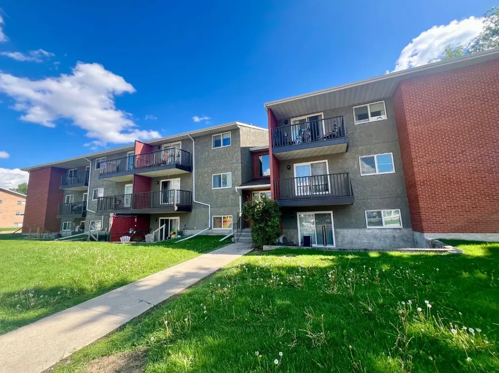 35 Bennett Street Red Deer AB T4R1V3