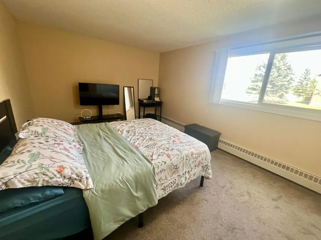 35 Bennett Street Red Deer AB T4R1V3
