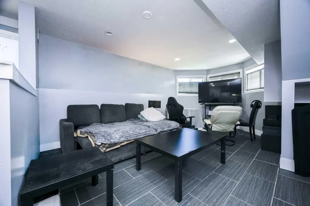 7018 90 Street Grande Prairie AB T8X 0C1