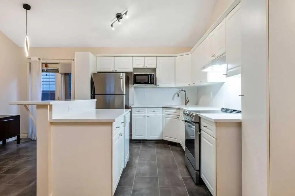 2016 Country Hills Circle NW Calgary AB T3K4Z2