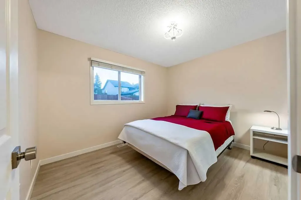 2016 Country Hills Circle NW Calgary AB T3K4Z2