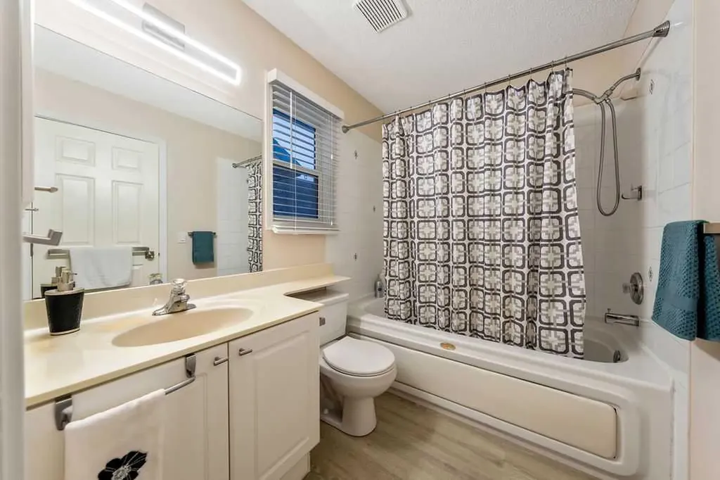2016 Country Hills Circle NW Calgary AB T3K4Z2