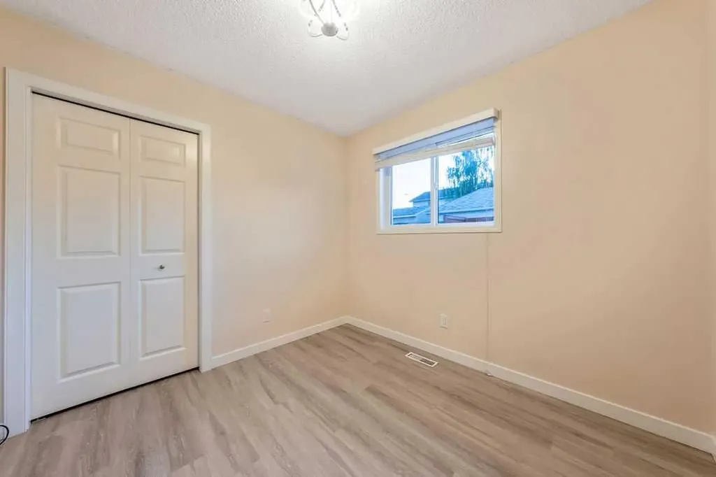 2016 Country Hills Circle NW Calgary AB T3K4Z2