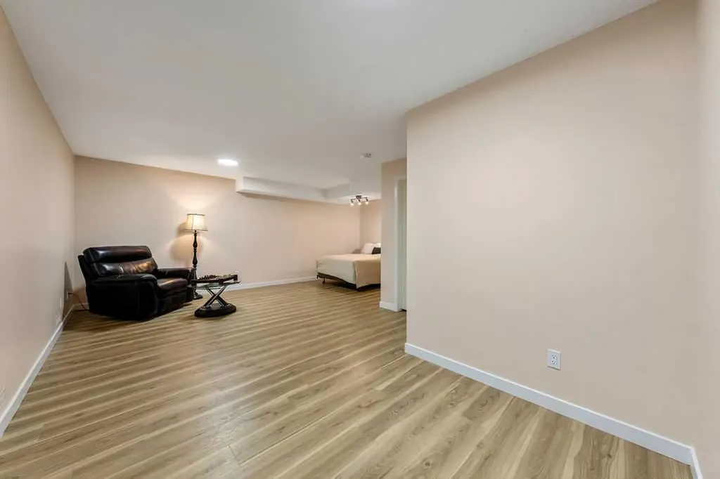 2016 Country Hills Circle NW Calgary AB T3K4Z2