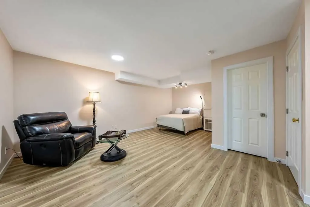 2016 Country Hills Circle NW Calgary AB T3K4Z2