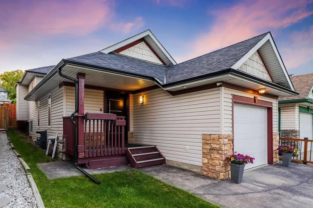 2016 Country Hills Circle NW Calgary AB T3K4Z2