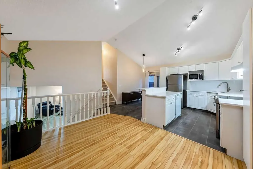 2016 Country Hills Circle NW Calgary AB T3K4Z2