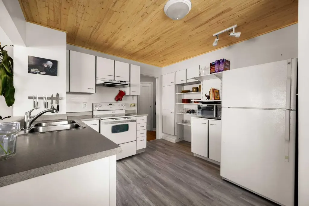 2507 15a Street SW Calgary AB T2T 4B8