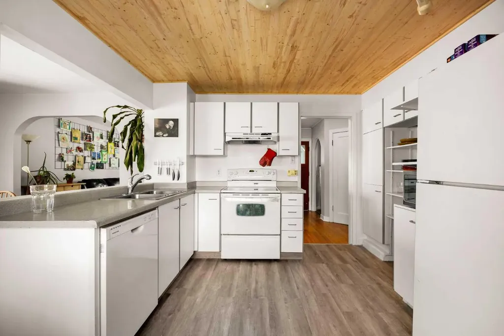 2507 15a Street SW Calgary AB T2T 4B8