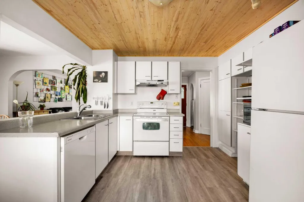 2507 15a Street SW Calgary AB T2T 4B8