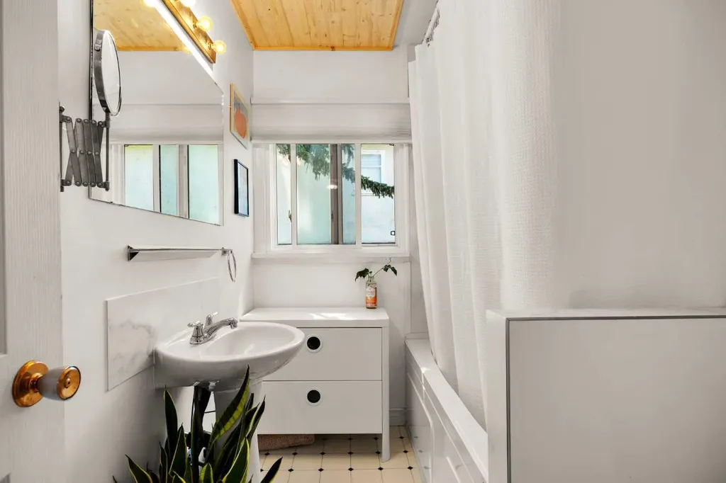 2507 15a Street SW Calgary AB T2T 4B8