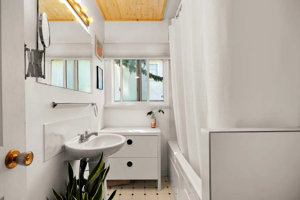 2507 15a Street SW Calgary AB T2T 4B8