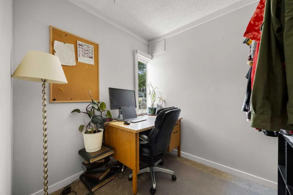 2507 15a Street SW Calgary AB T2T 4B8