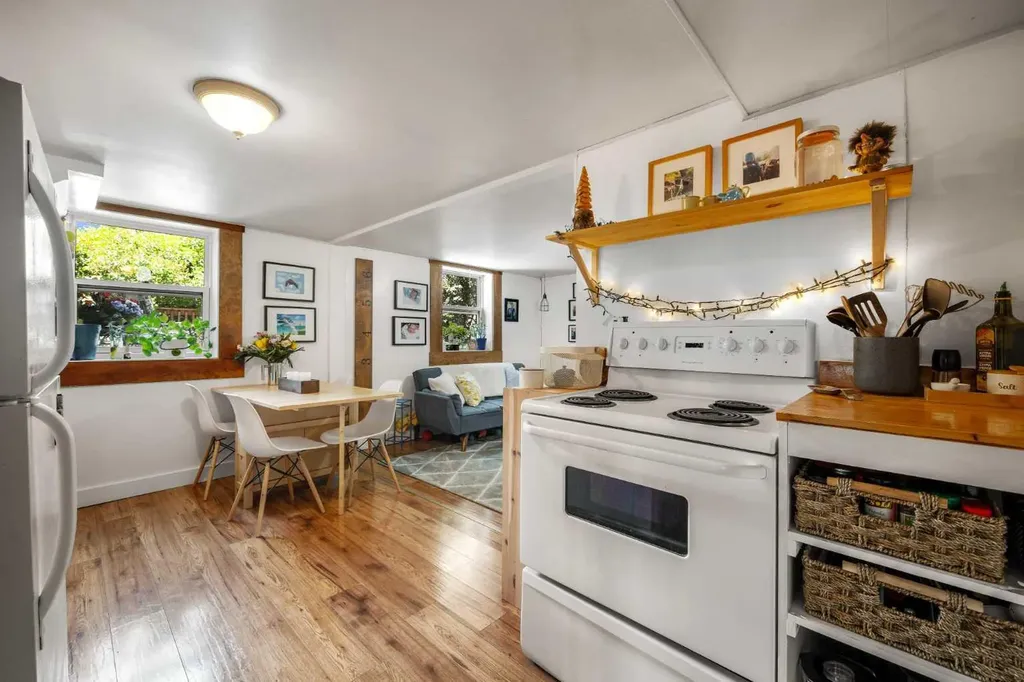 2507 15a Street SW Calgary AB T2T 4B8