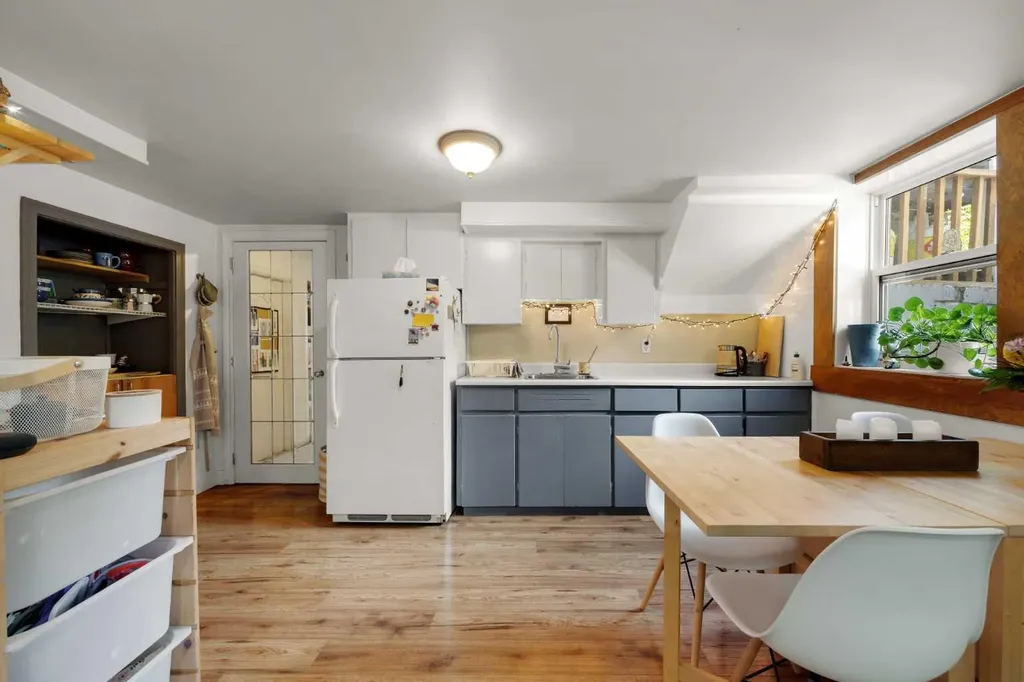 2507 15a Street SW Calgary AB T2T 4B8