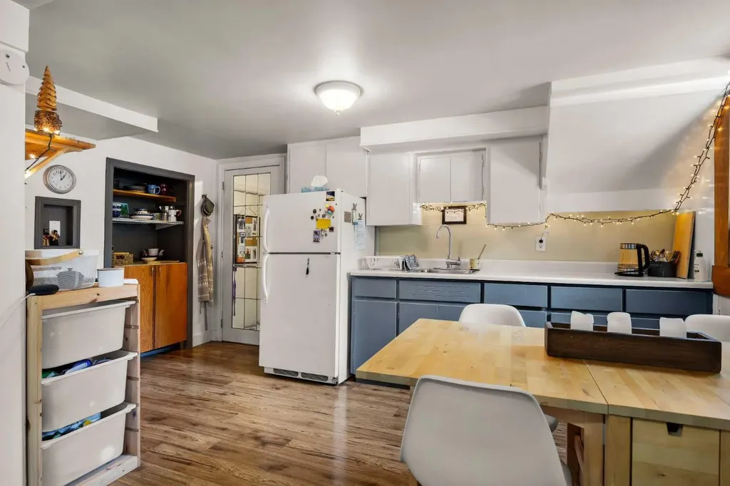 2507 15a Street SW Calgary AB T2T 4B8