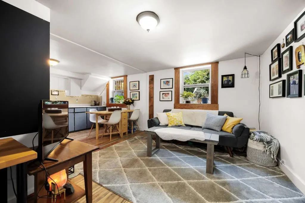 2507 15a Street SW Calgary AB T2T 4B8