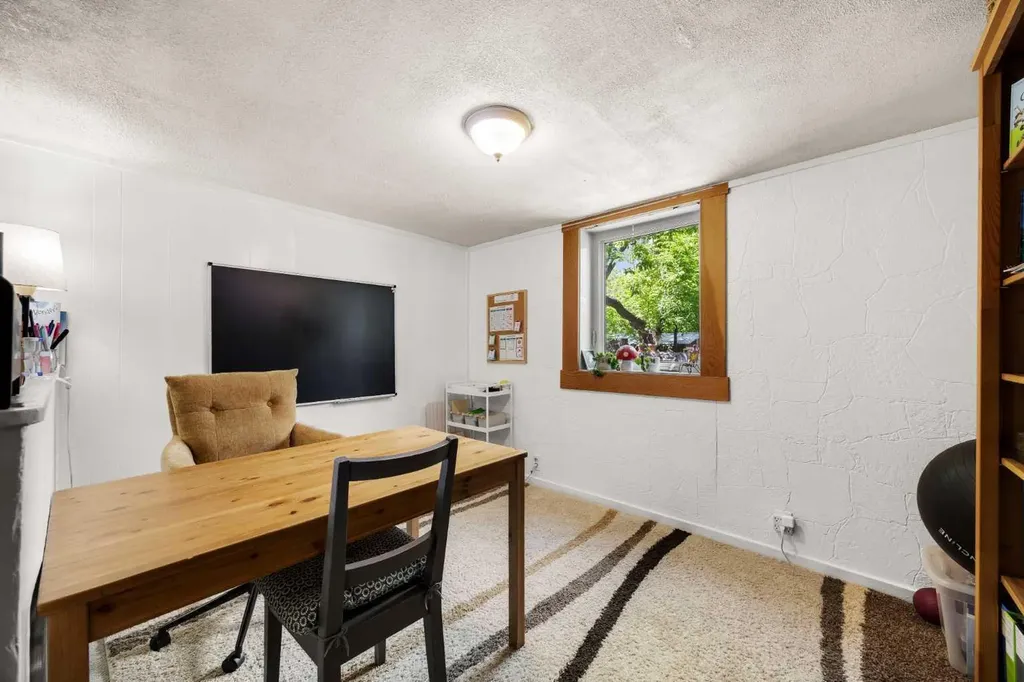 2507 15a Street SW Calgary AB T2T 4B8