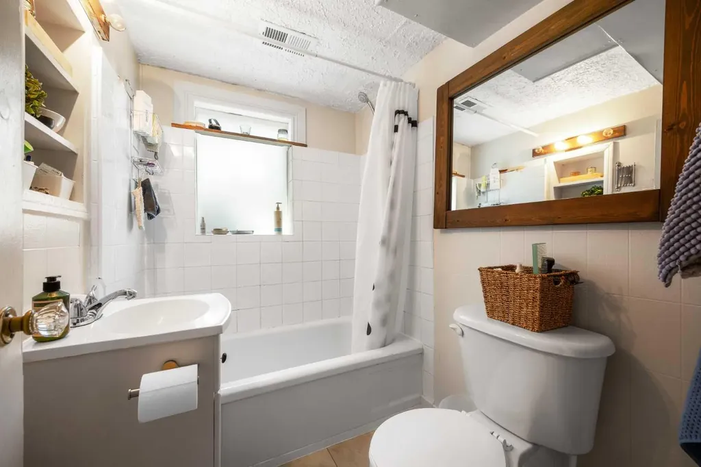 2507 15a Street SW Calgary AB T2T 4B8