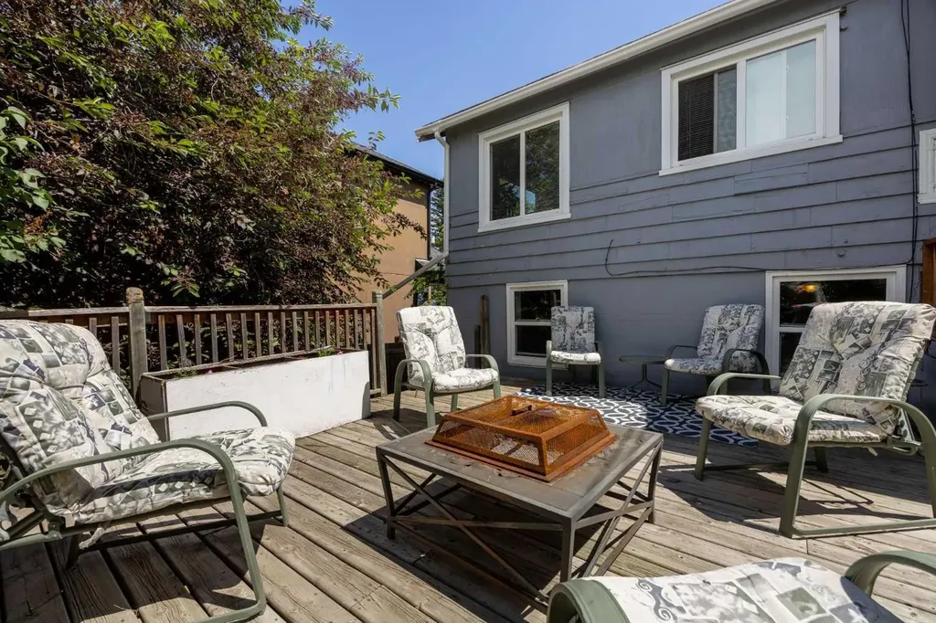 2507 15a Street SW Calgary AB T2T 4B8