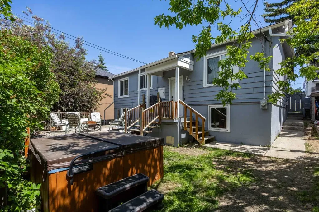 2507 15a Street SW Calgary AB T2T 4B8