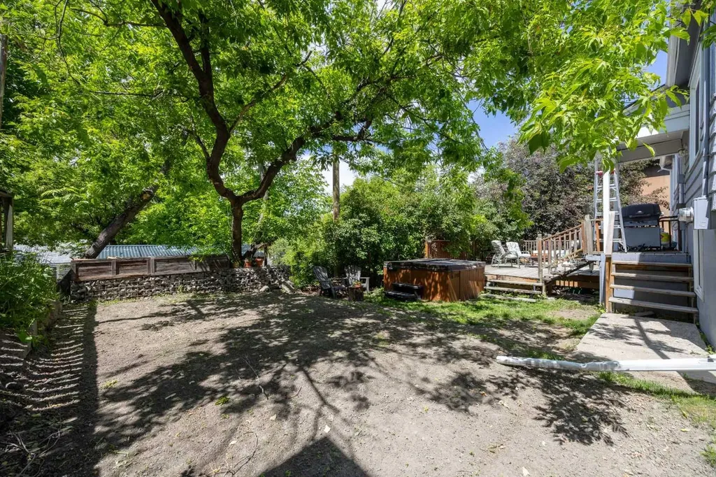 2507 15a Street SW Calgary AB T2T 4B8