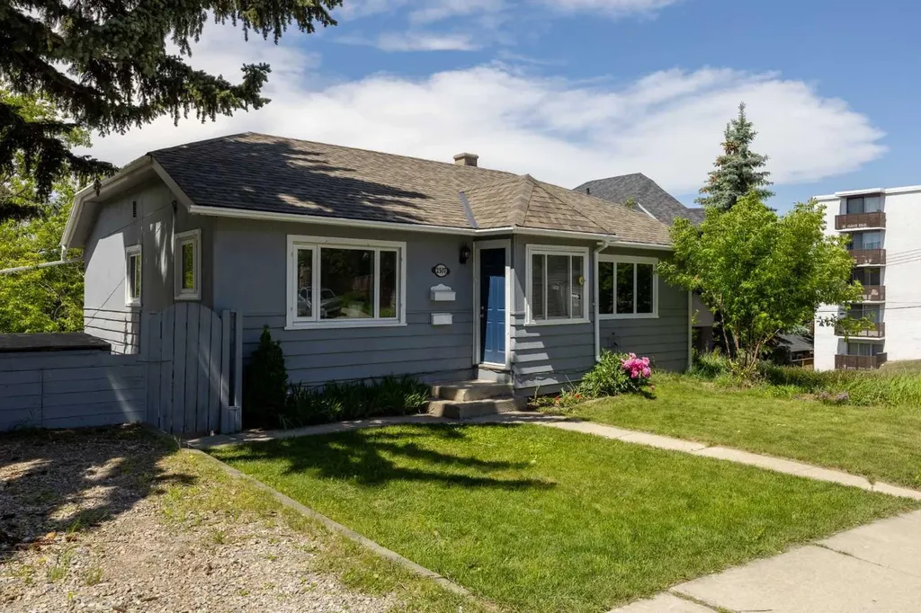 2507 15a Street SW Calgary AB T2T 4B8