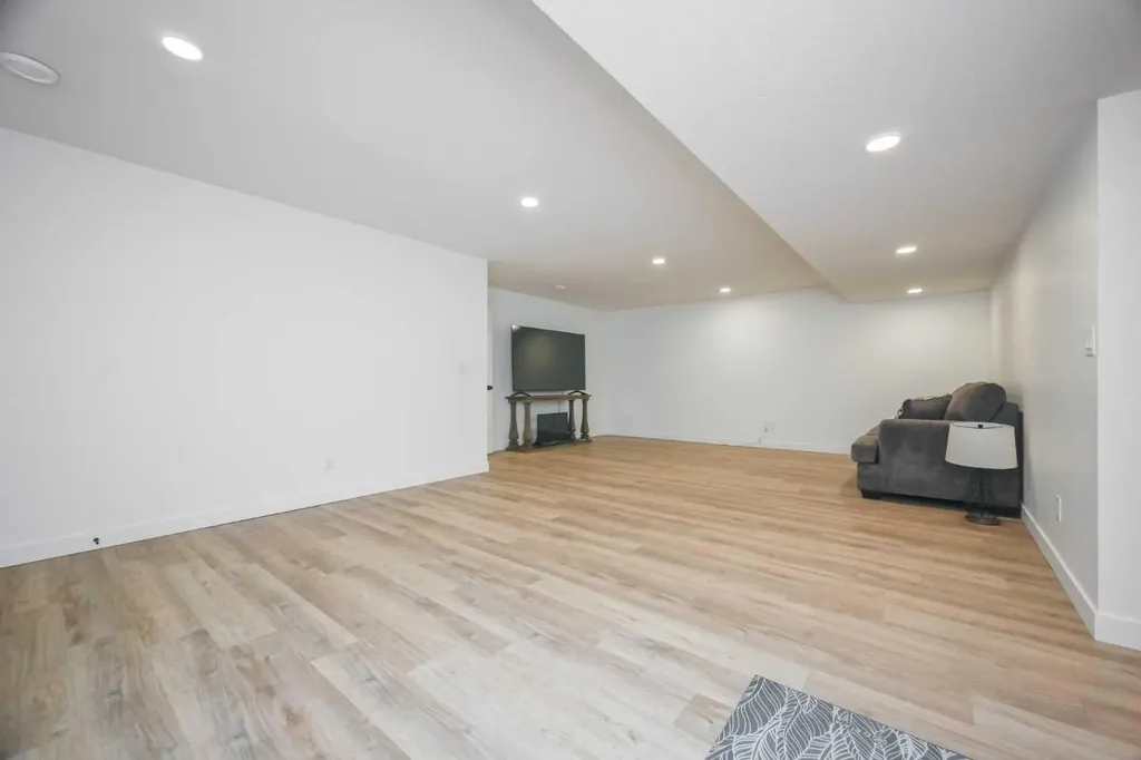 11850 84 Avenue Grande Prairie AB T8W 0M4