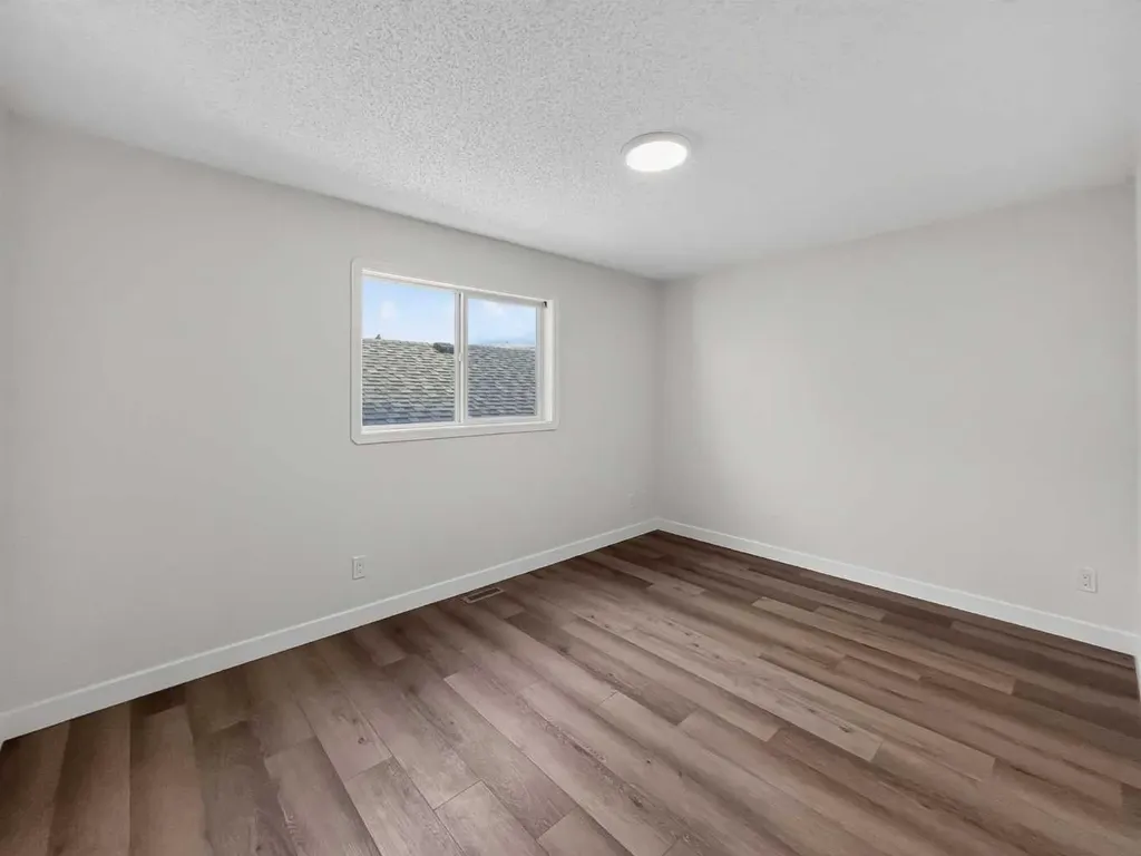 9222 115 Avenue Grande Prairie AB T8V7E8
