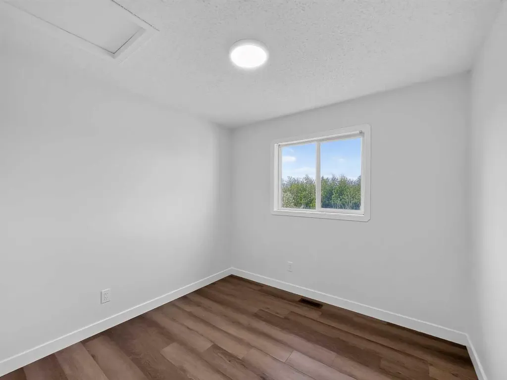 9222 115 Avenue Grande Prairie AB T8V7E8