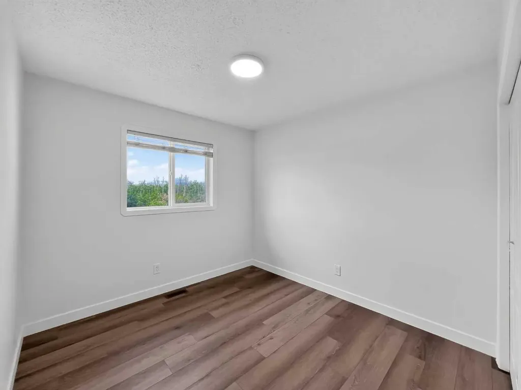 9222 115 Avenue Grande Prairie AB T8V7E8