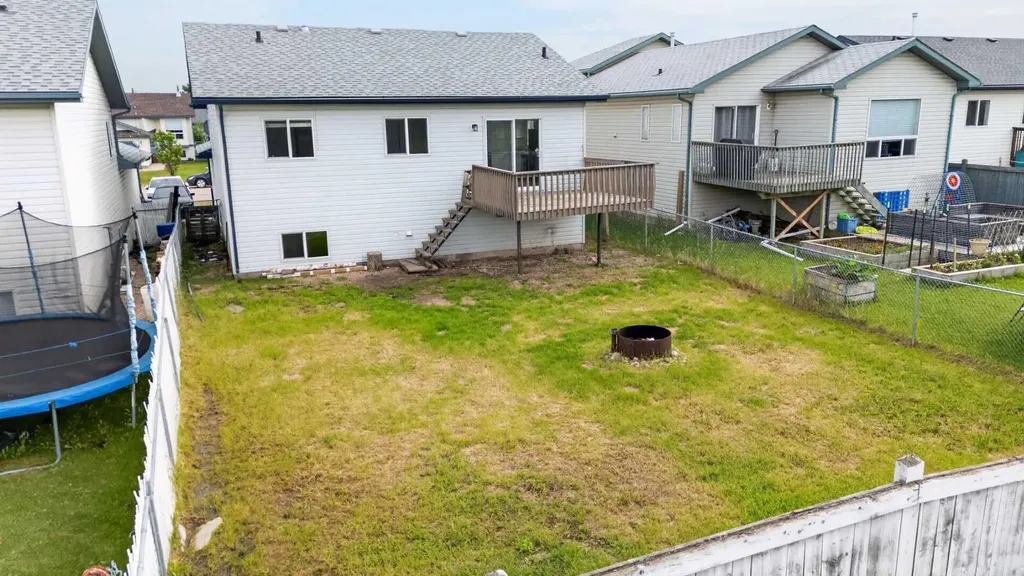 9222 115 Avenue Grande Prairie AB T8V7E8