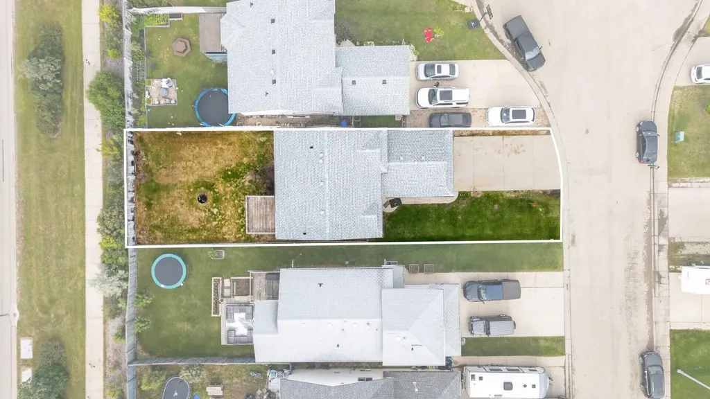 9222 115 Avenue Grande Prairie AB T8V7E8