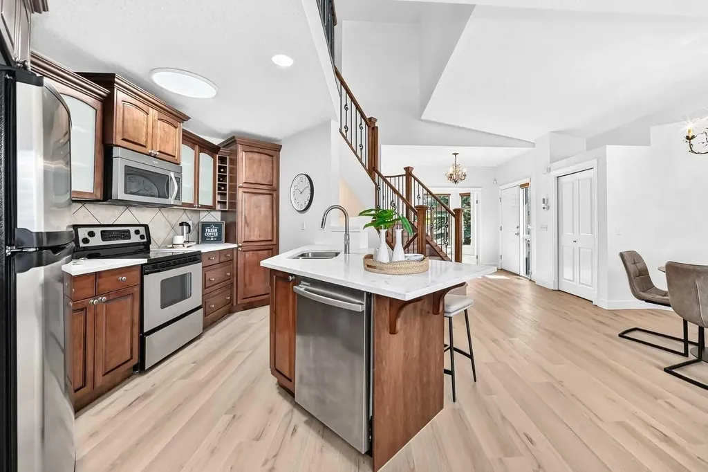 241 Springbank Terrace SW Calgary AB T3H 4S9