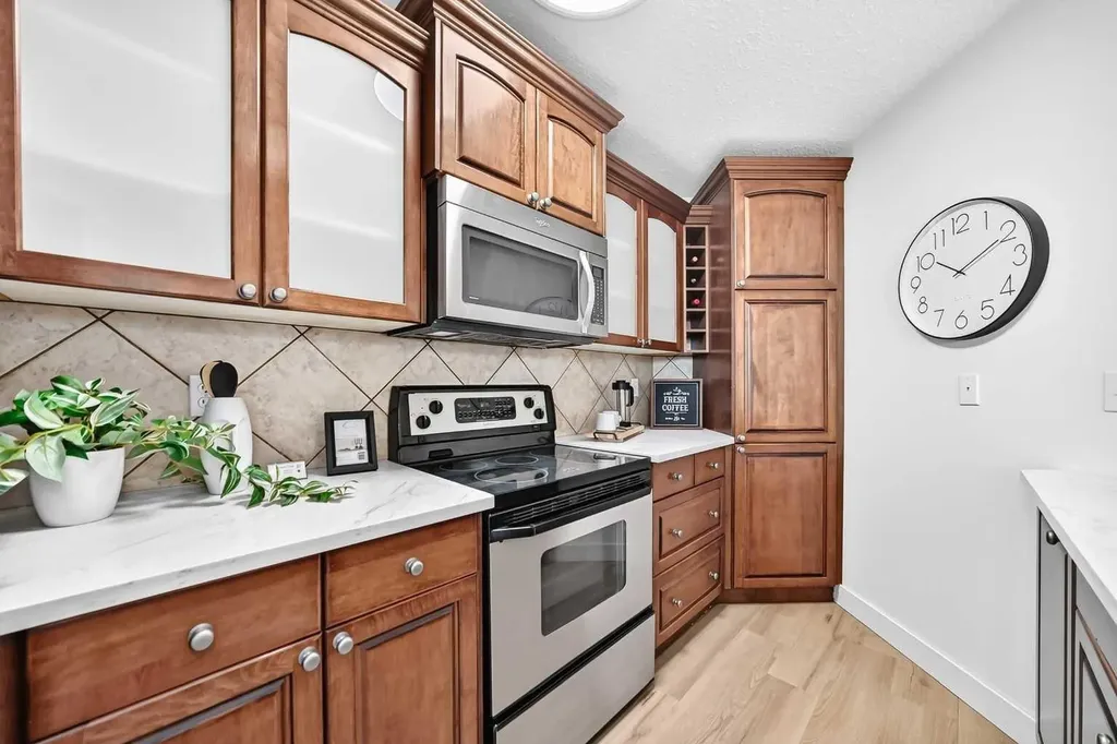 241 Springbank Terrace SW Calgary AB T3H 4S9
